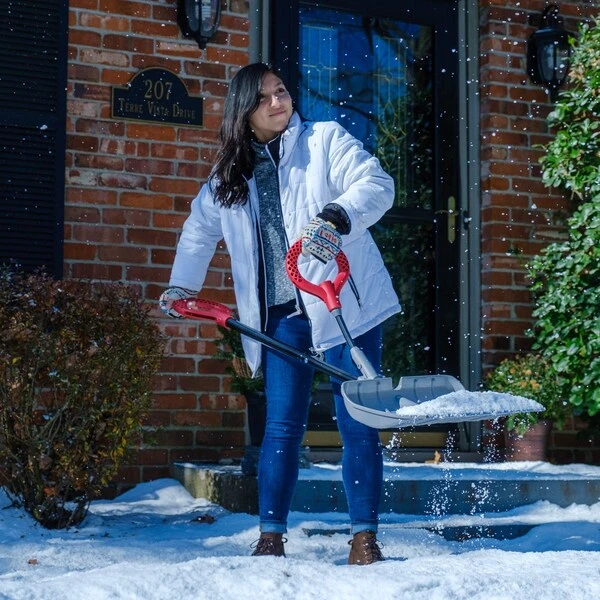 18" Poly Lightweight Snow Shovel 4 18" Poly Lightweight Snow Shovel - Image 4