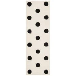 Safavieh Kids Hand Tufted Runner Area Rug, Ivory And Black - 2 Ft. 6 In. X 8 Ft.