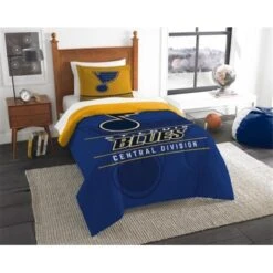 The Northwest 1NHL862010001RET NHL 86201 Bruins Draft Comforter Set; Twin